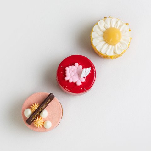 Petit Gateaux (Set of Three)