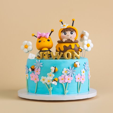 Honey Bee Garden Cake