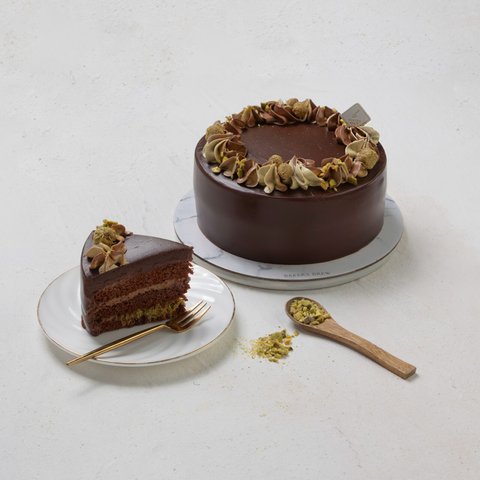 Kunafa Pistachio Chocolate Cake