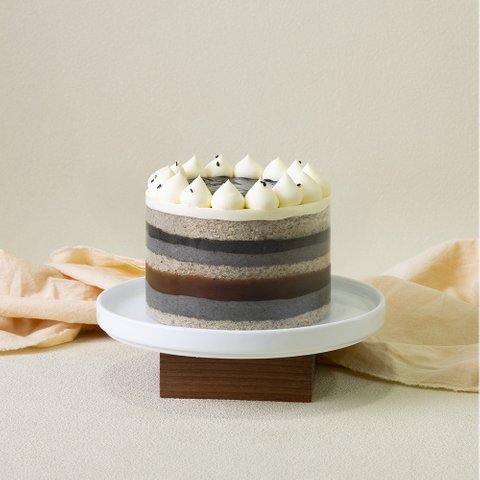 Black Sesame Praline Victoria Naked Cake
